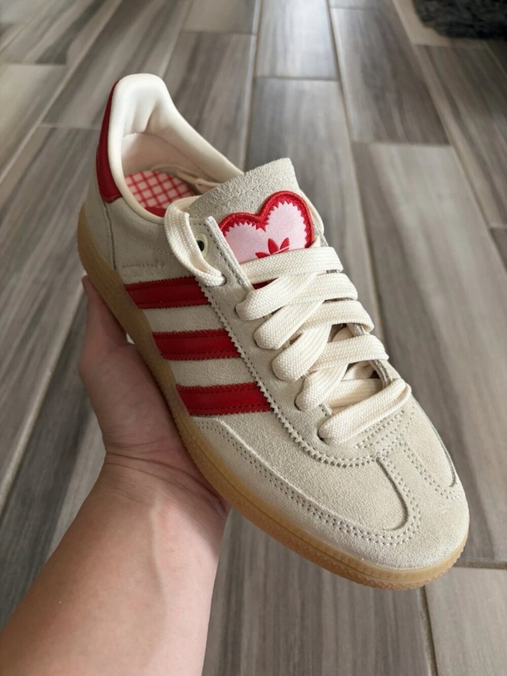 Women's Adidas Handball Spezial SE Shoes - Cream Scarlet Pink Hearts KH9044 - Picture 5 of 8